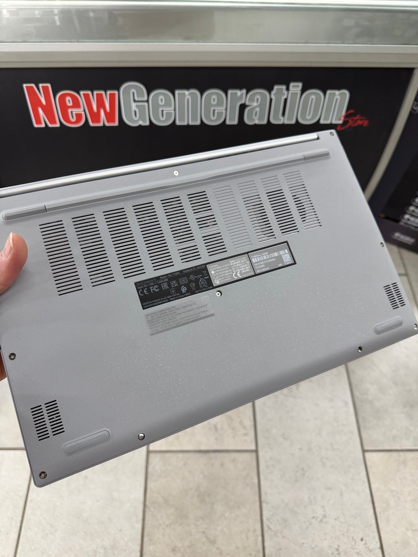 LAPTOP-PG7SP1N9 ASUS VIVOBOOK SemiNuovo